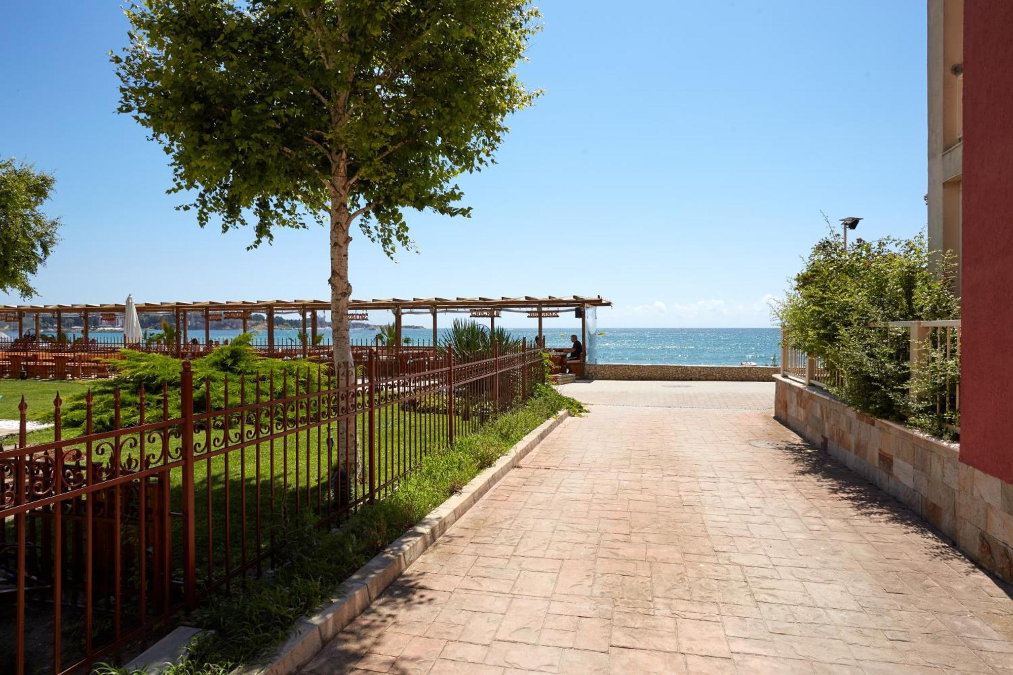 Luxury First Line Apartment With Pool By The Sea Nesebar Bagian luar foto